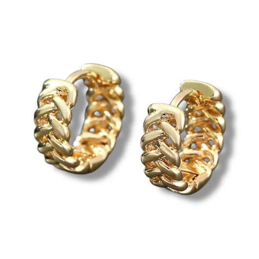 Kleine gevlochten gouden oorringen