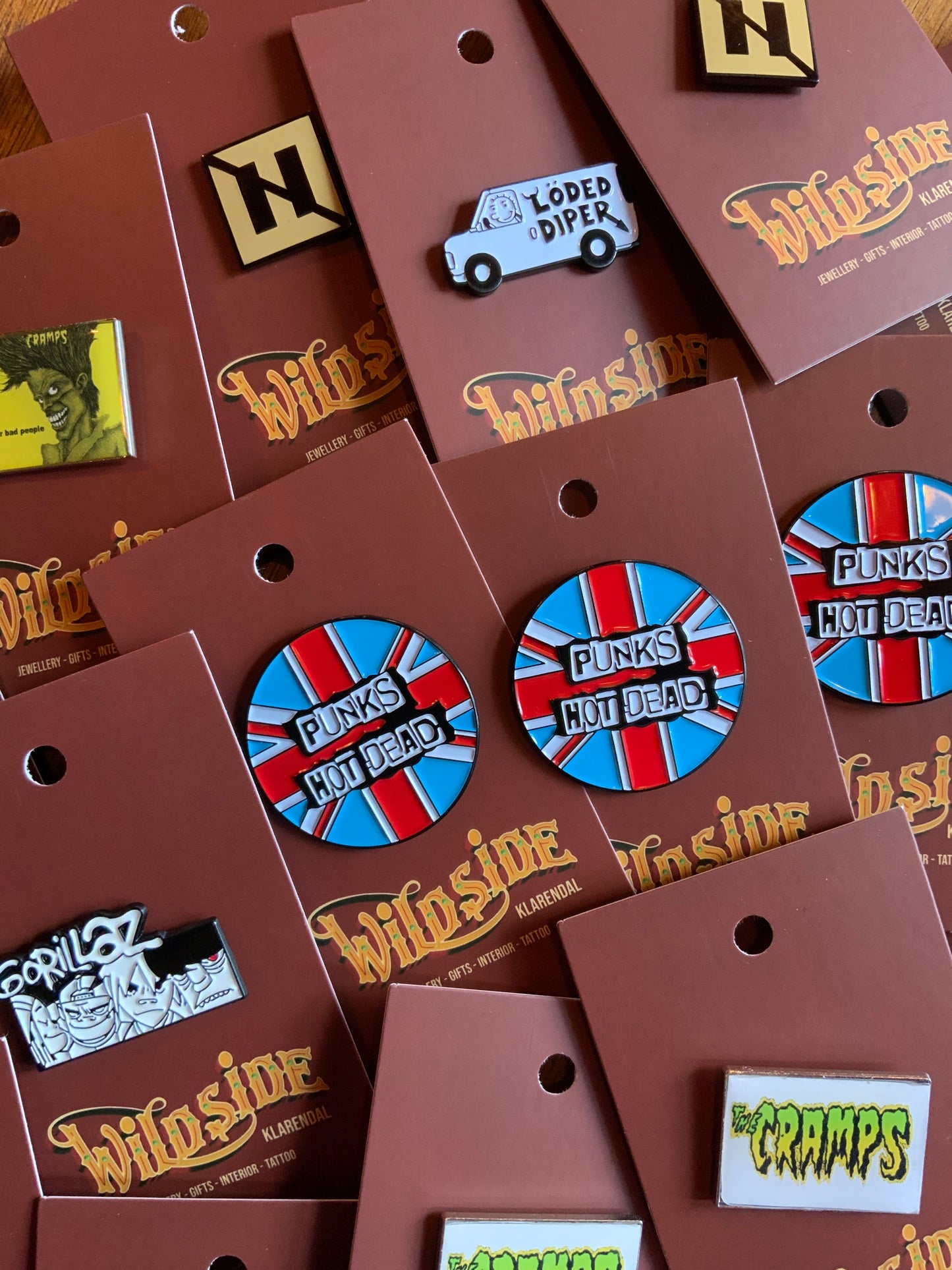 Punks not dead Pin