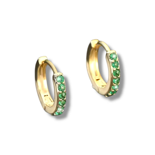 Kleine gouden oorringen met groene steentjes