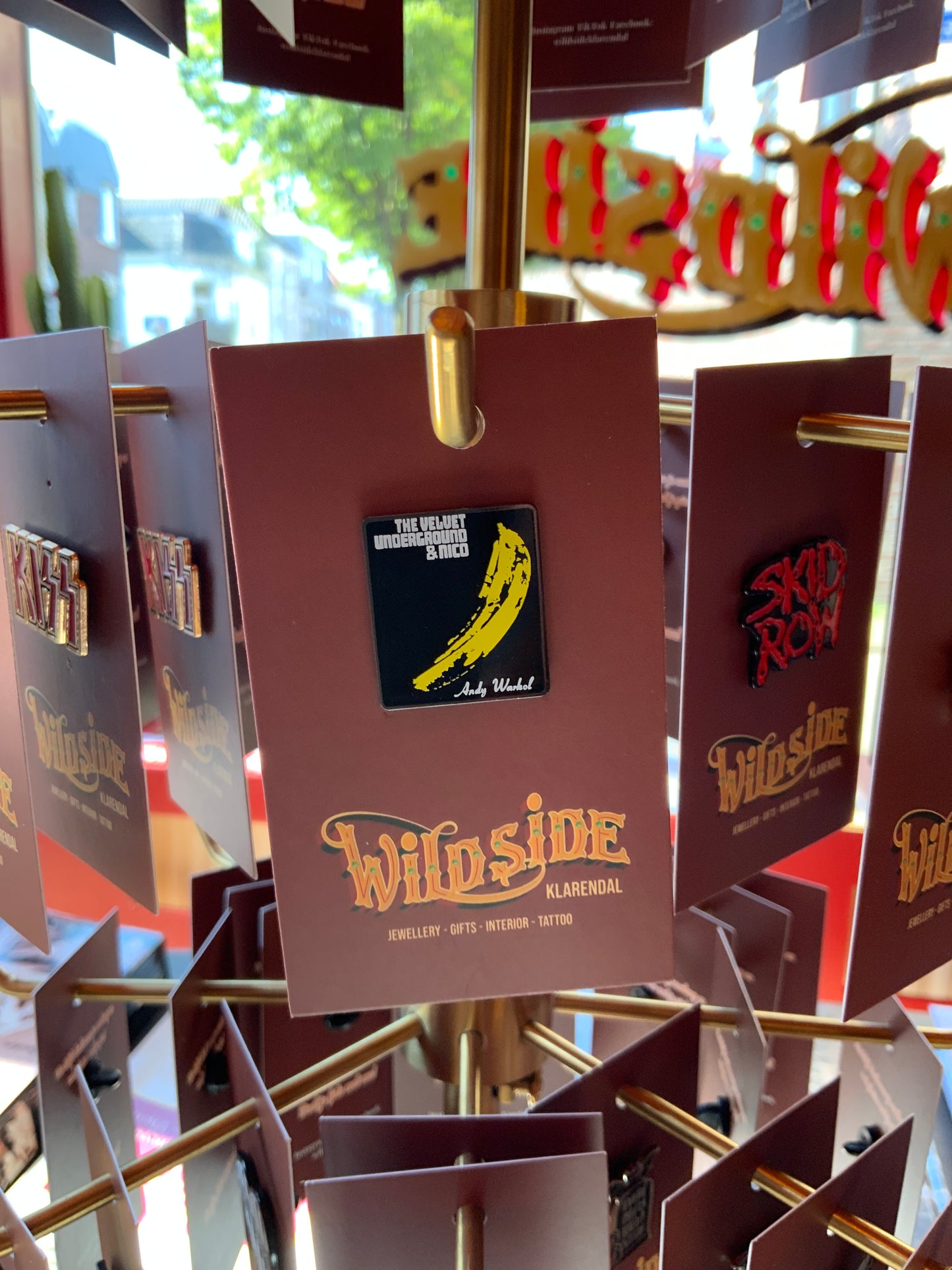 El pin subterráneo de terciopelo