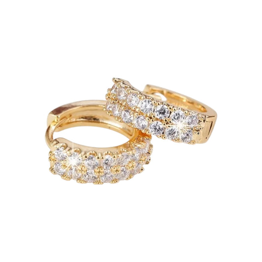 Kleine gouden oorringen met dubbele rij steentjes