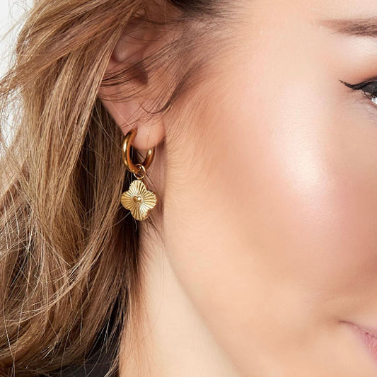 Gouden oorbellen met hanger