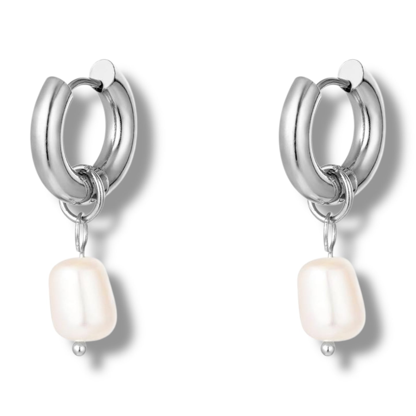 Zilveren oorringen met parel hanger