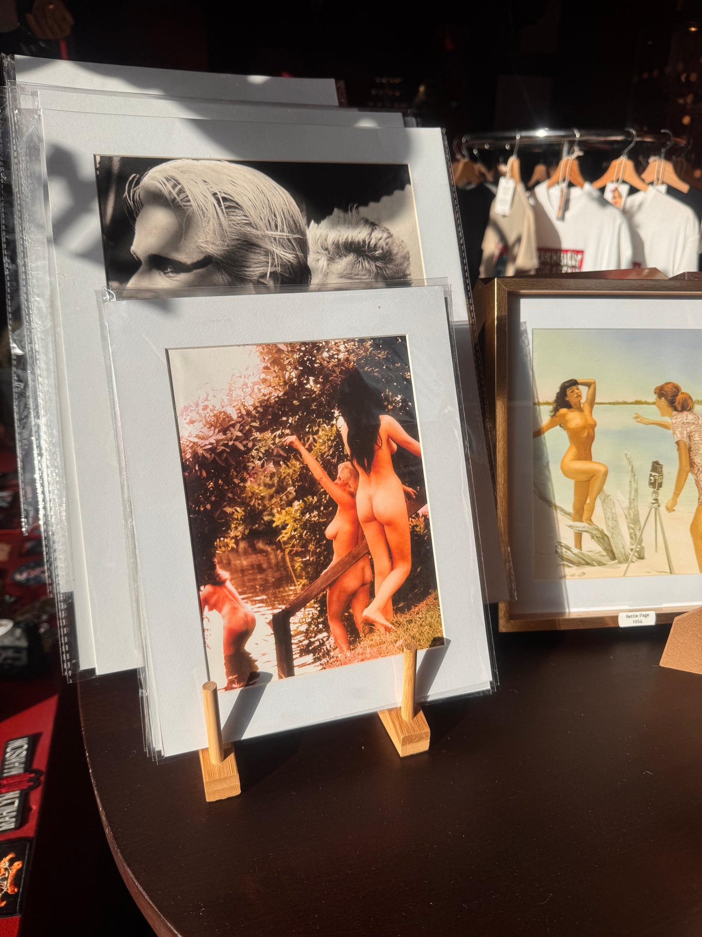 Girls at a Nudist Camp By Bunny Yeager - Passe-Partout photo Print