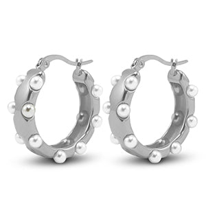 Round earrings with pearls