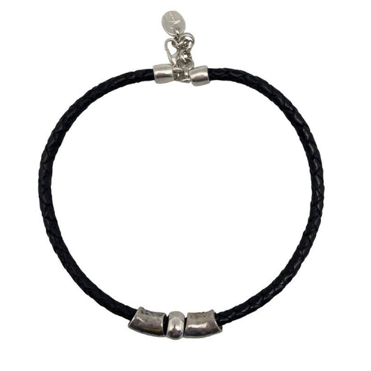 Ketting van gevlochten leer met zilveren details