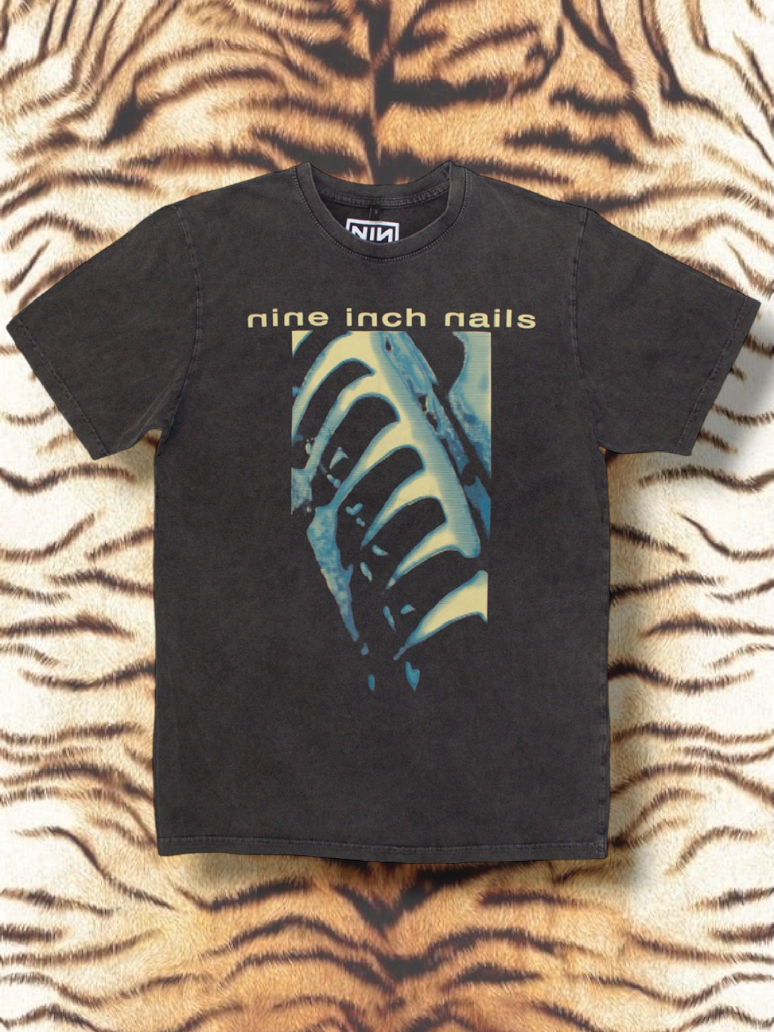 Nine Inch Nails Unisex Stone Wash T-Shirt: PHM & Text Logo (Charcoal Grey)