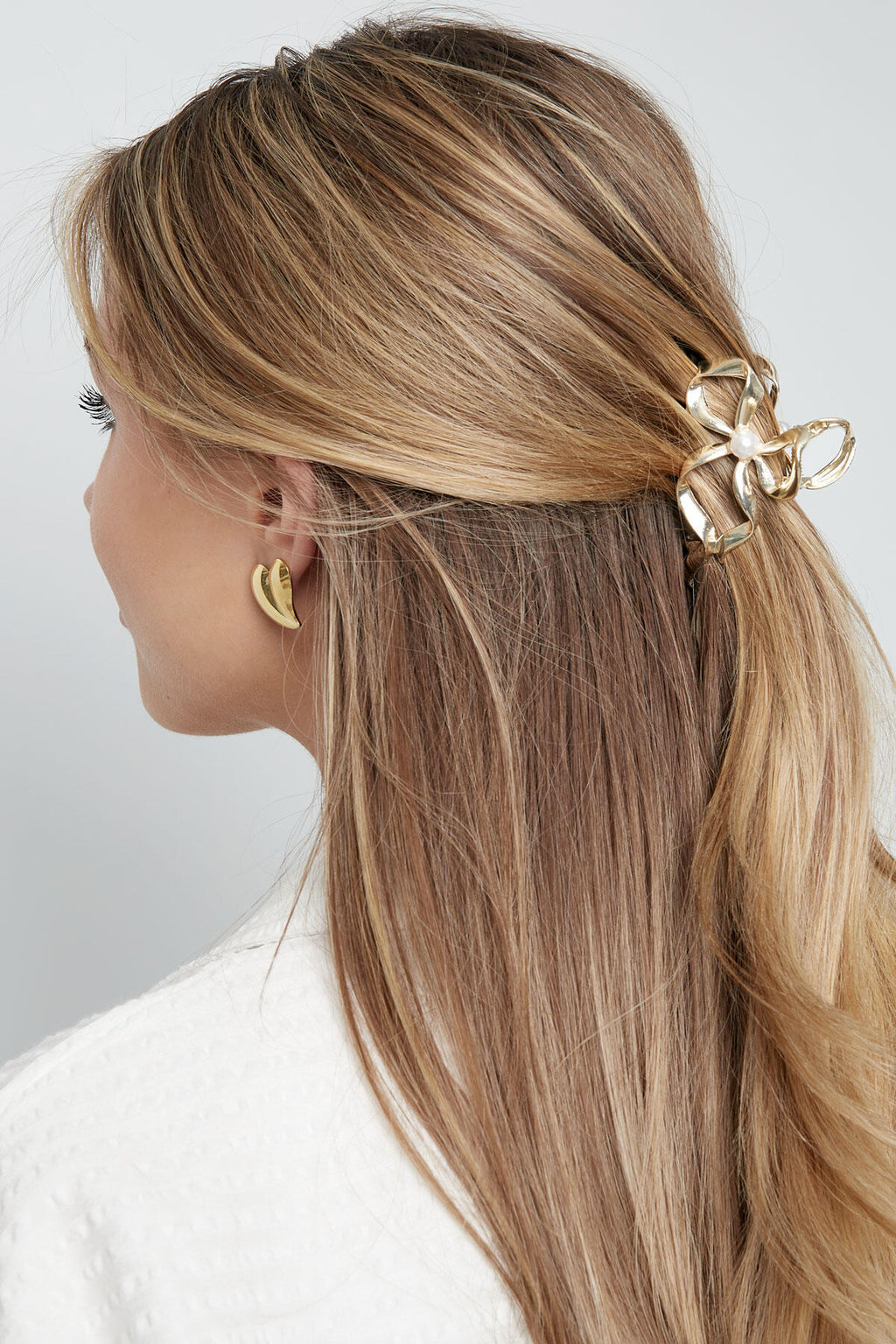 Elegant Gold Alloy Hair Clip for Stylish Looks