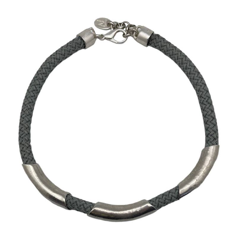 Collar triple “Naut” gris plateado