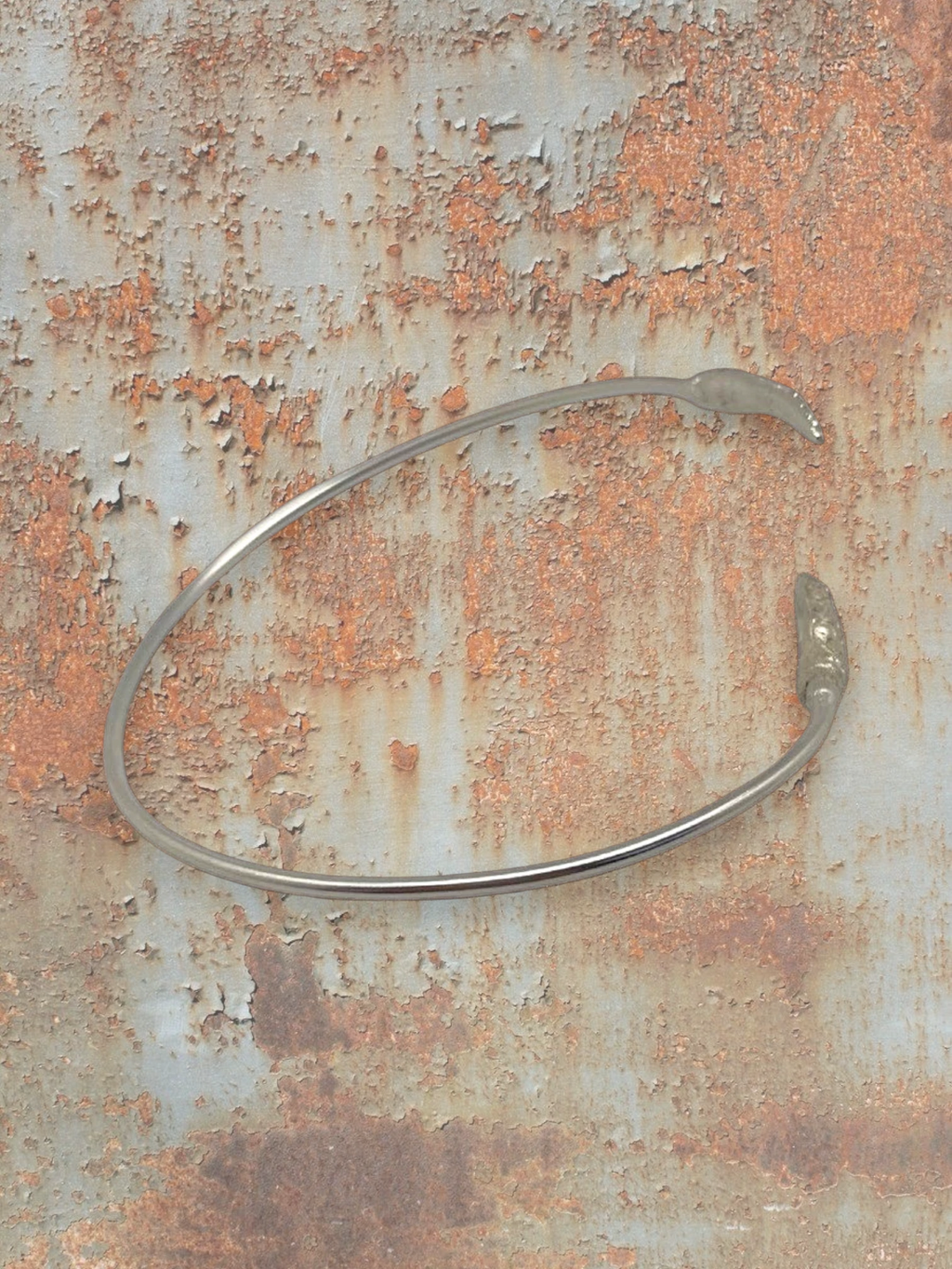 WILDSIDE silver-tone metal sculptural open neck ring with textured pod details. Modern choker necklace.