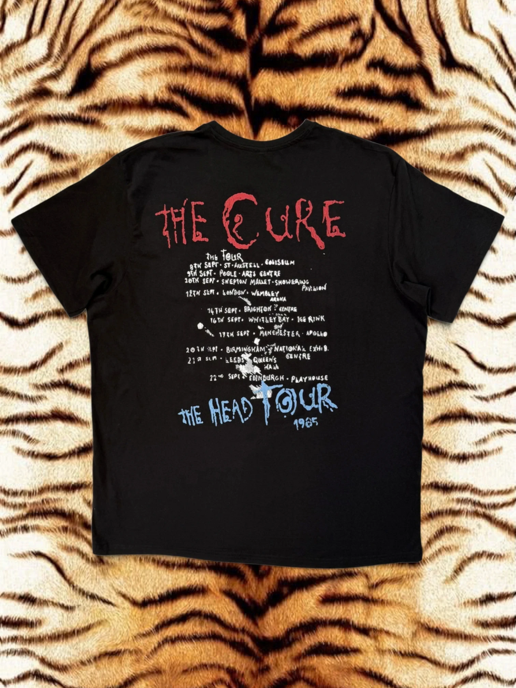 The Cure Premium Carbon T-Shirt – The Head Tour ’85 (100% Algodón Peinado, Acabado Suave Premium)