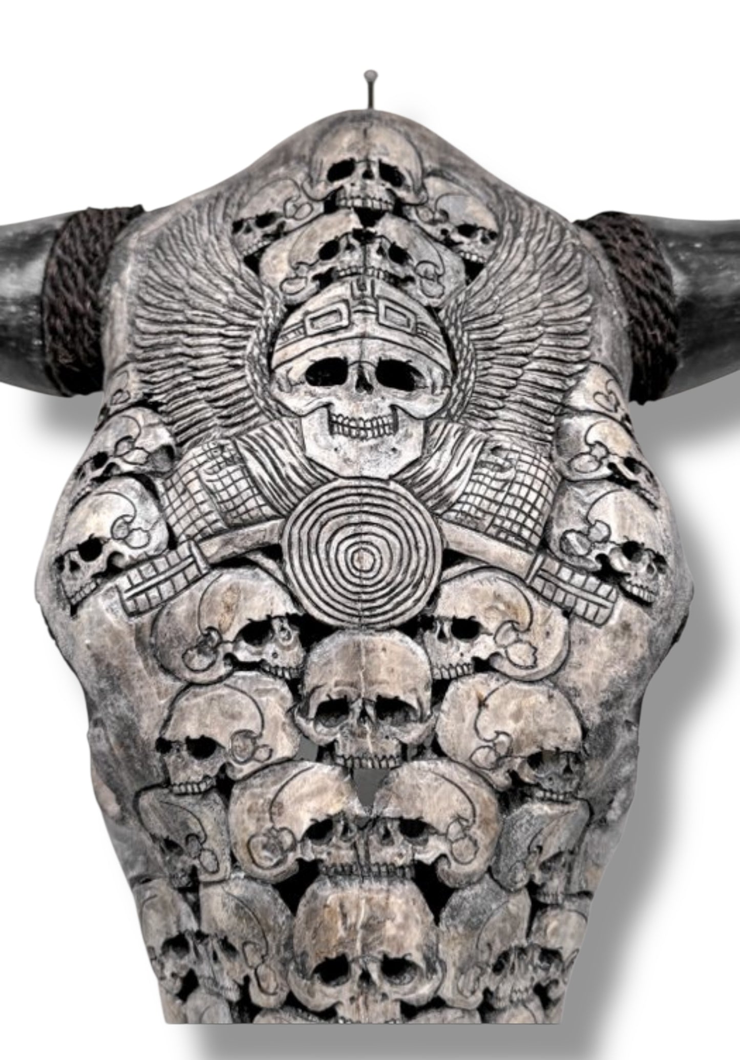 Handgesneden  Stieren Schedel met skulls