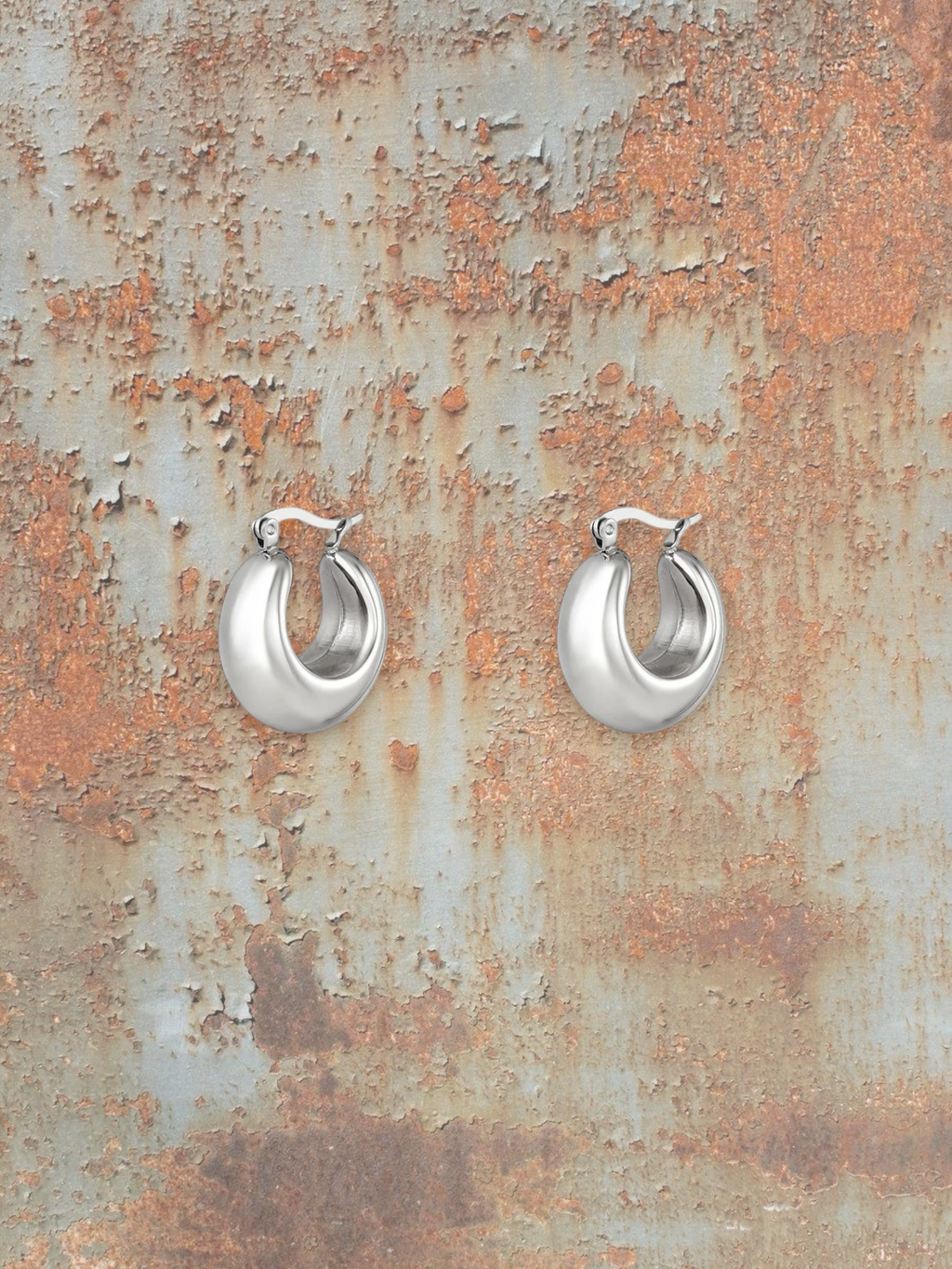 WILDSIDE silver chunky hoop earrings with polished finish, perfect for everyday wear.