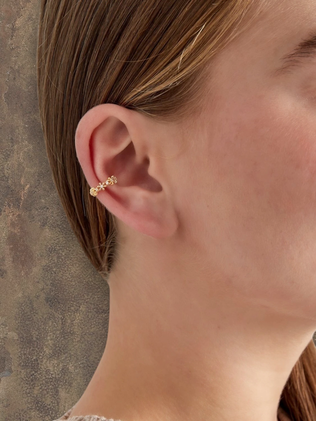 Ear cuff Goud met bloem steentjes