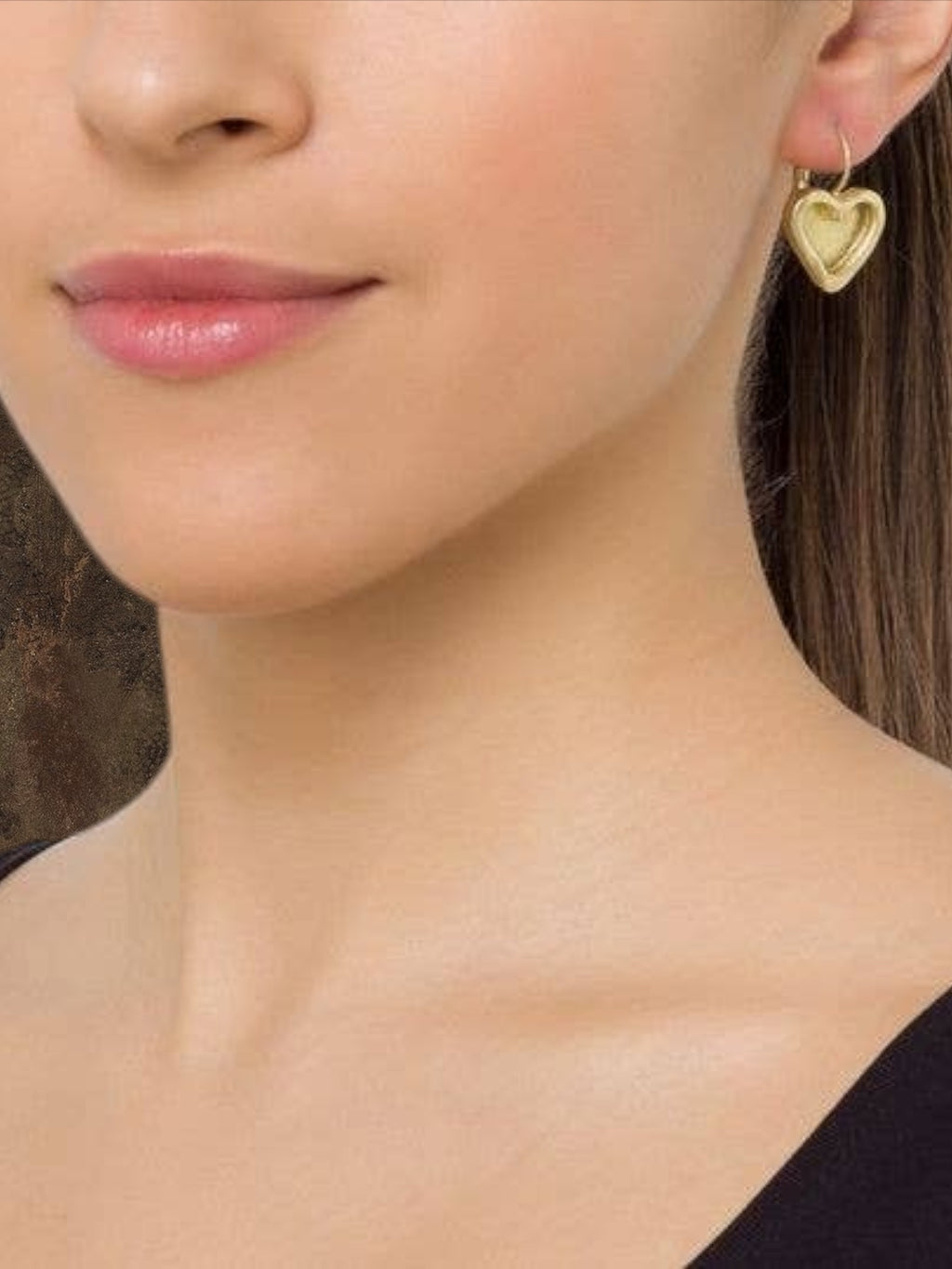 WILDSIDE gold-plated zamak heart earring with embossed sleepy design, 1.5cm, anti-allergic, made in Spain.