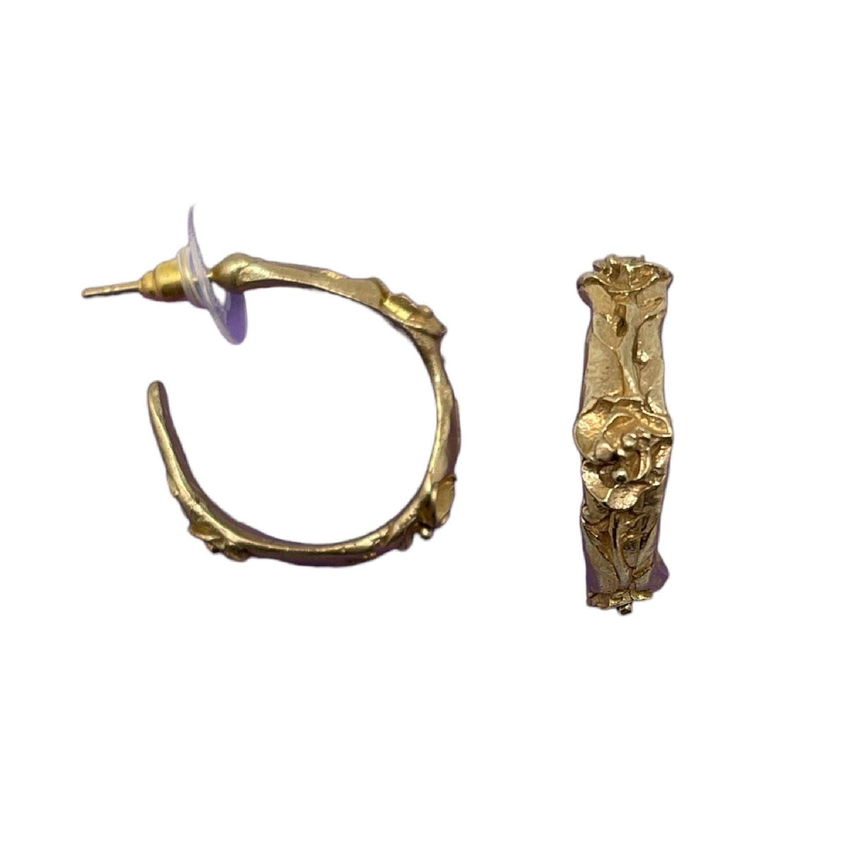 Zamak gold hoop earring with embossed flower