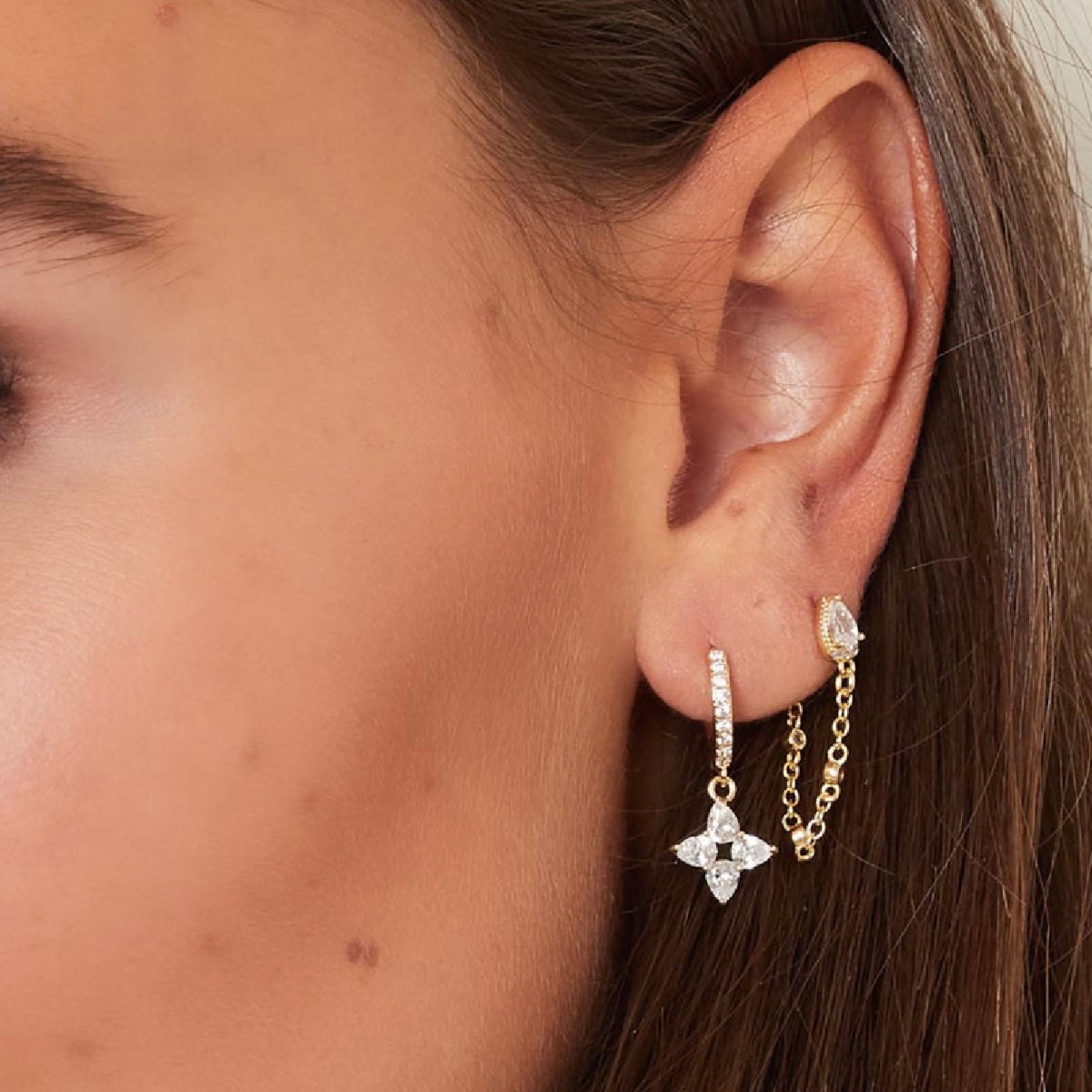 Silver earrings with diamond pendant