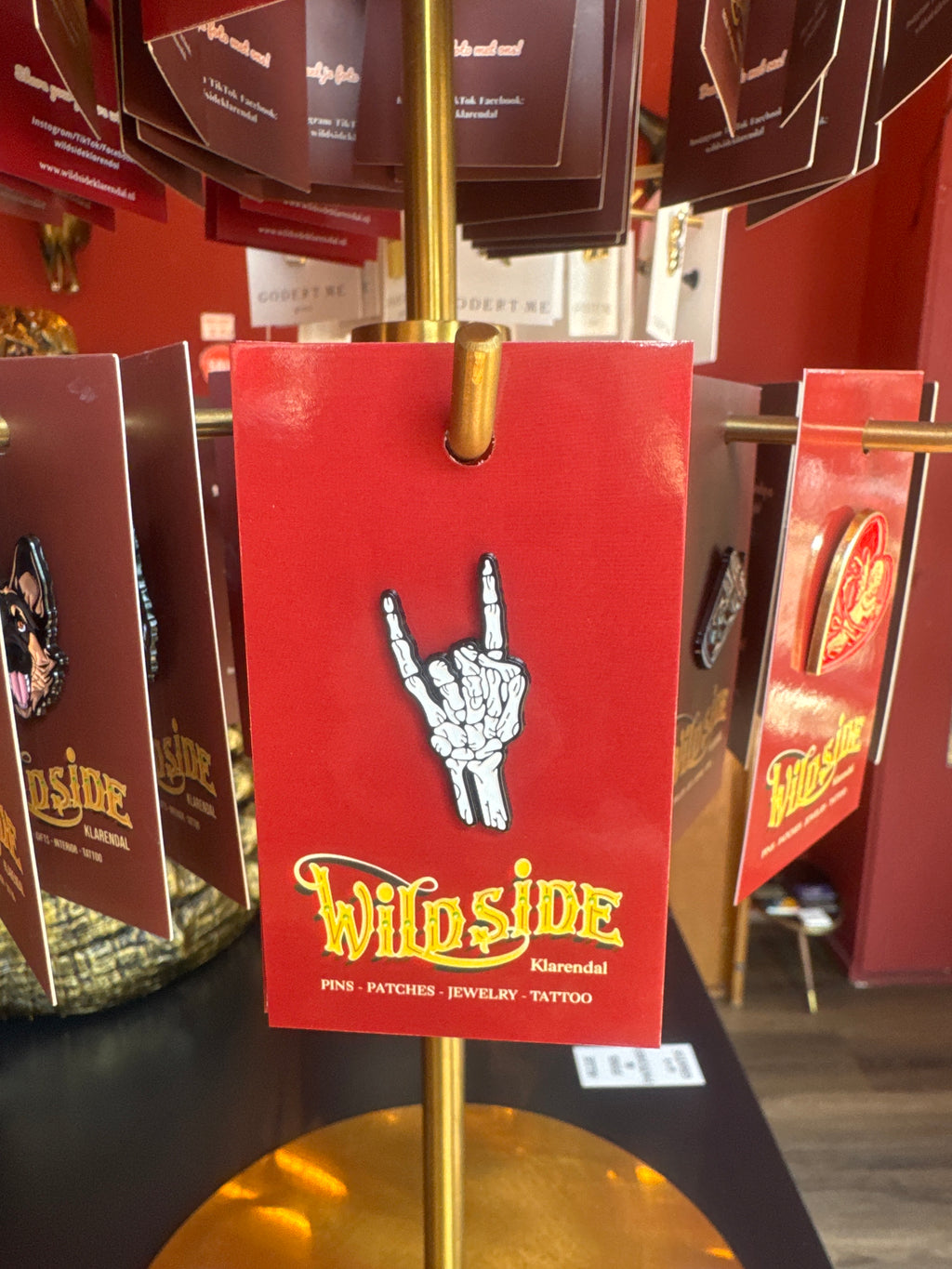 Skeleton hand Punk Pin