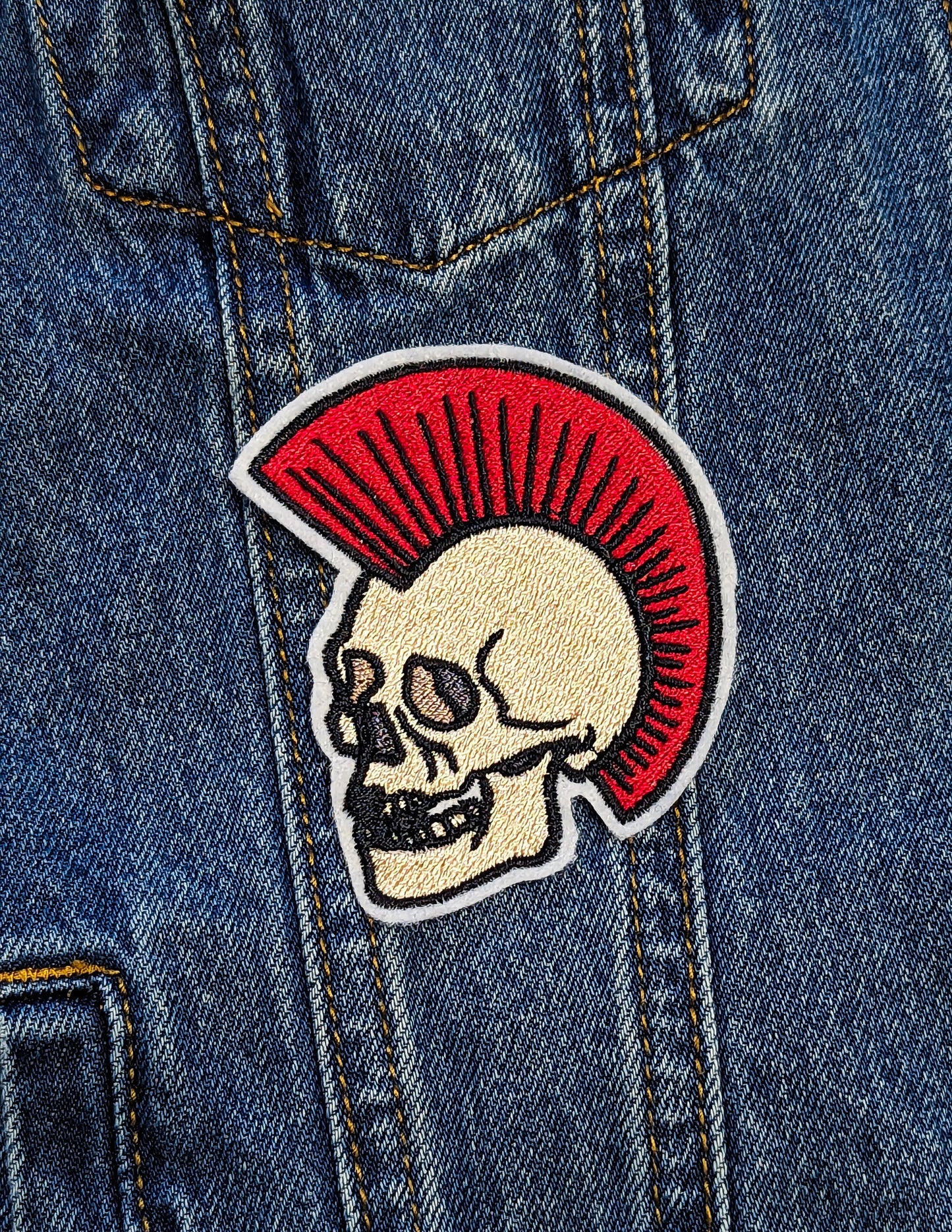 Parche bordado para planchar con calavera Punk Mohawk