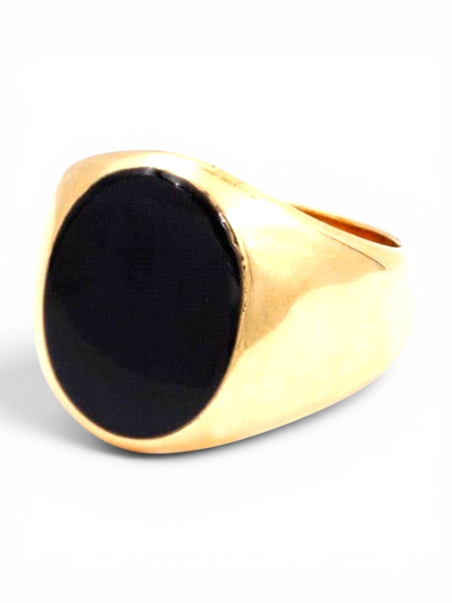 Gouden ring met zwarte steen rond