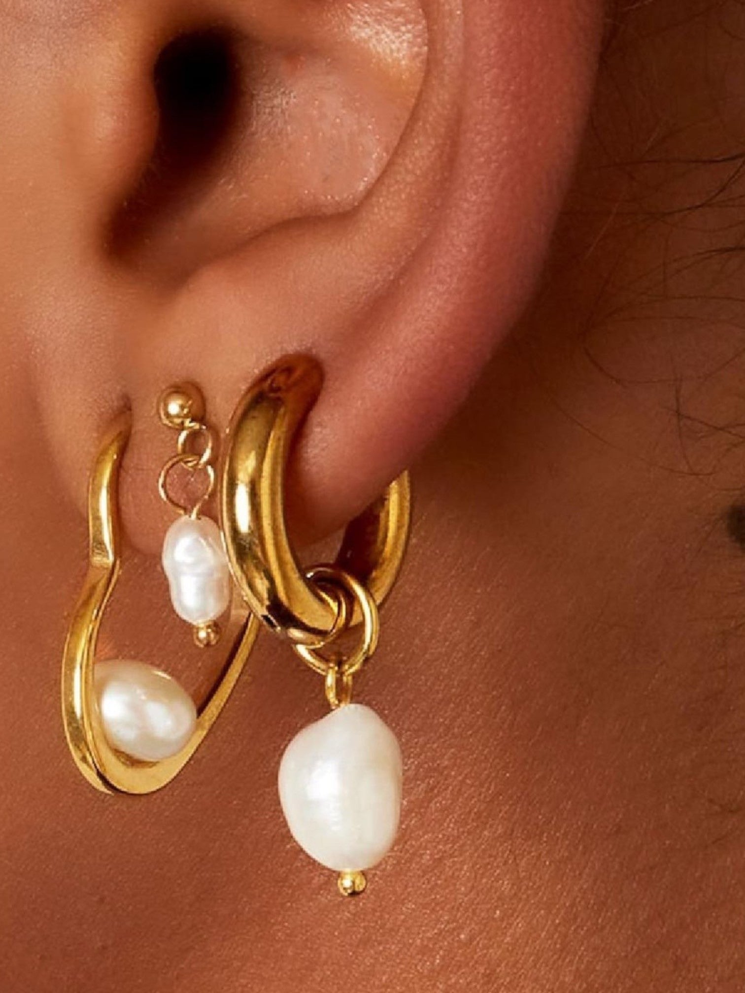 WILDSIDE gold hoop earrings with baroque pearl drop. Elegant, modern design.