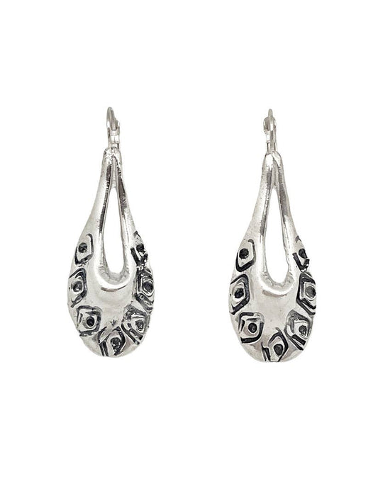 Sleepy teardrop crossbow earring engraved silver