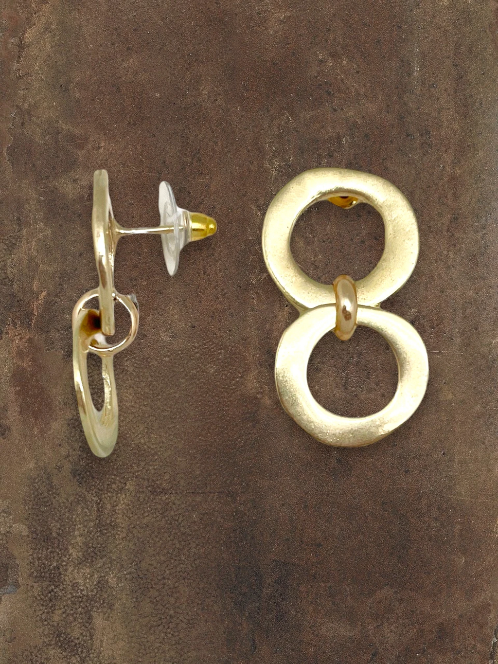 WILDSIDE double hoop pendant earrings in gold-plated zamak. Anti-allergenic, 4cm length. Sustainable Spanish design.
