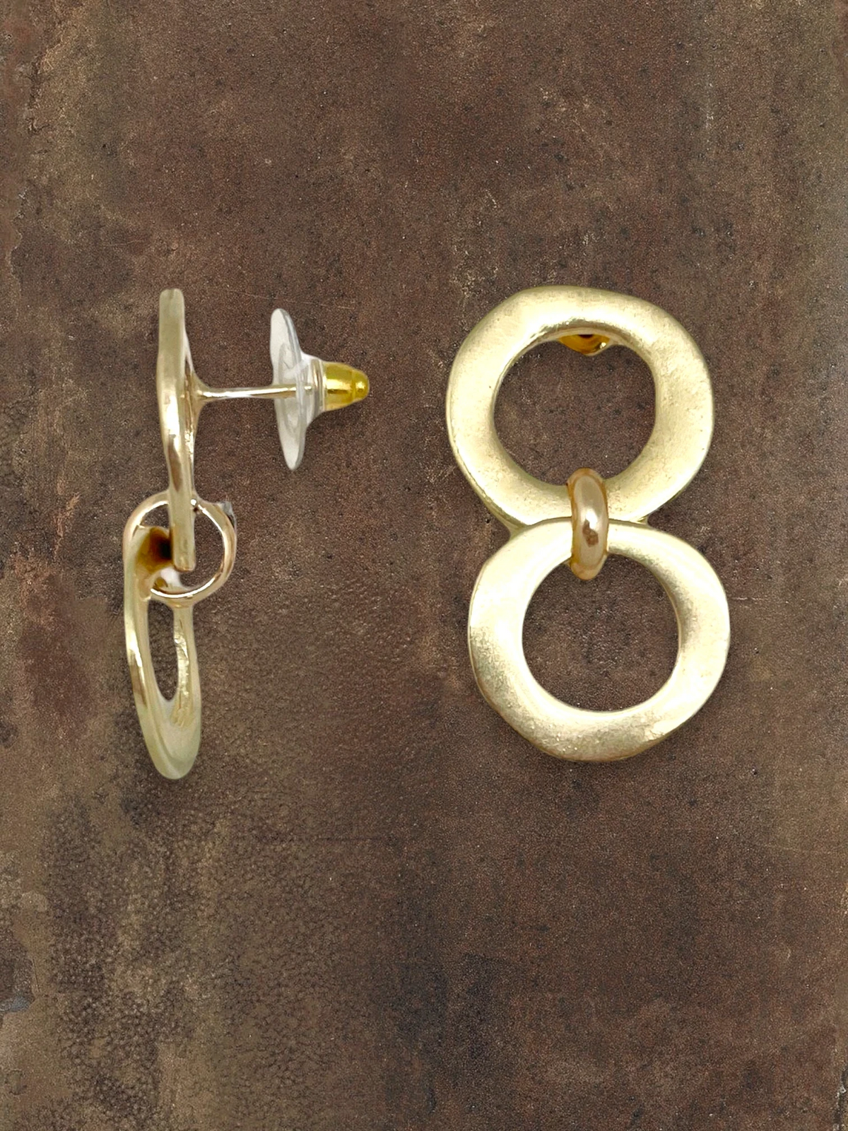 WILDSIDE double hoop pendant earrings in gold-plated zamak. Anti-allergenic, 4cm length. Sustainable Spanish design.