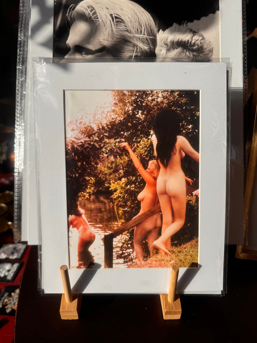 Girls at a Nudist Camp By Bunny Yeager - Passe-Partout photo Print