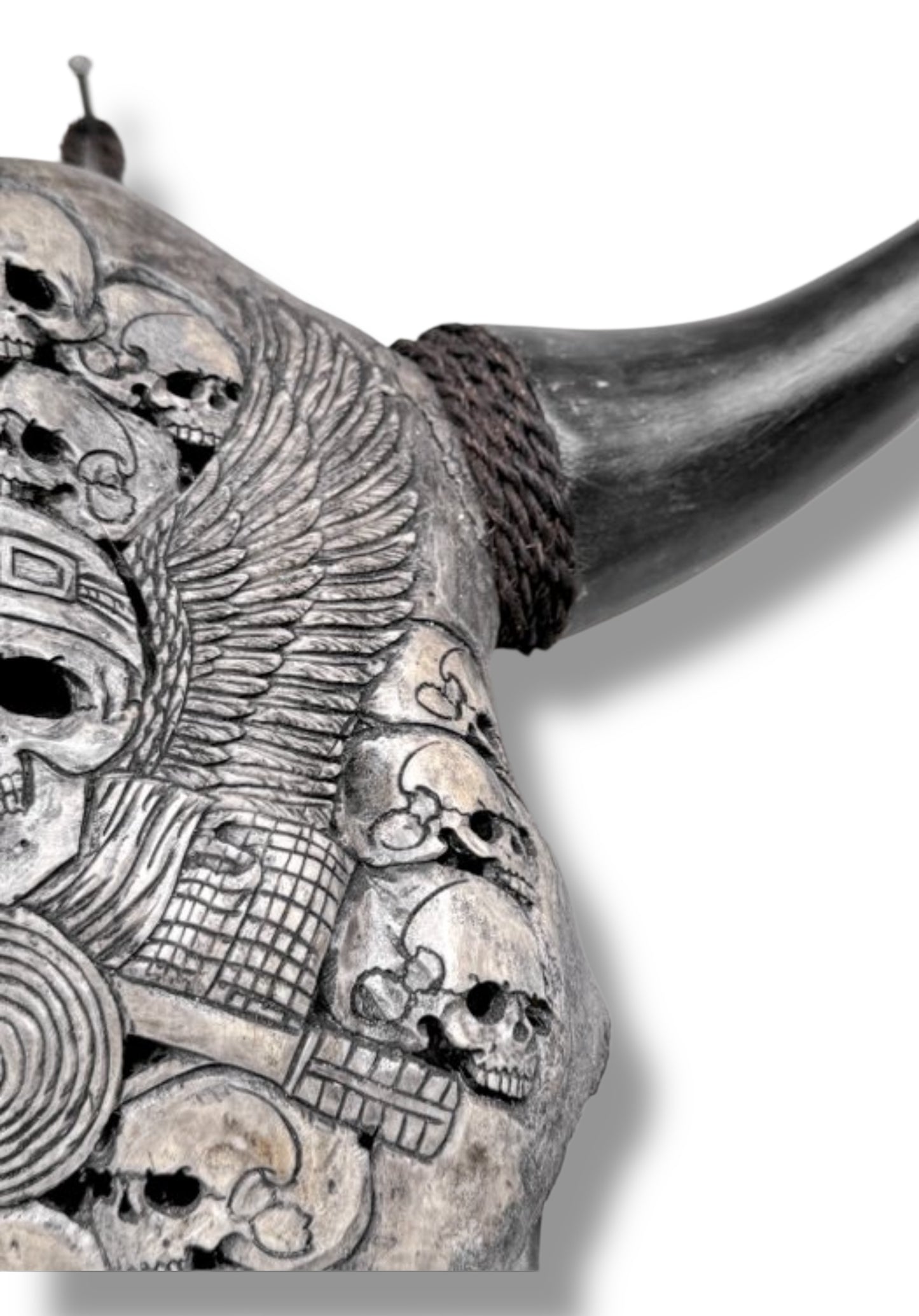 Handgesneden  Stieren Schedel met skulls