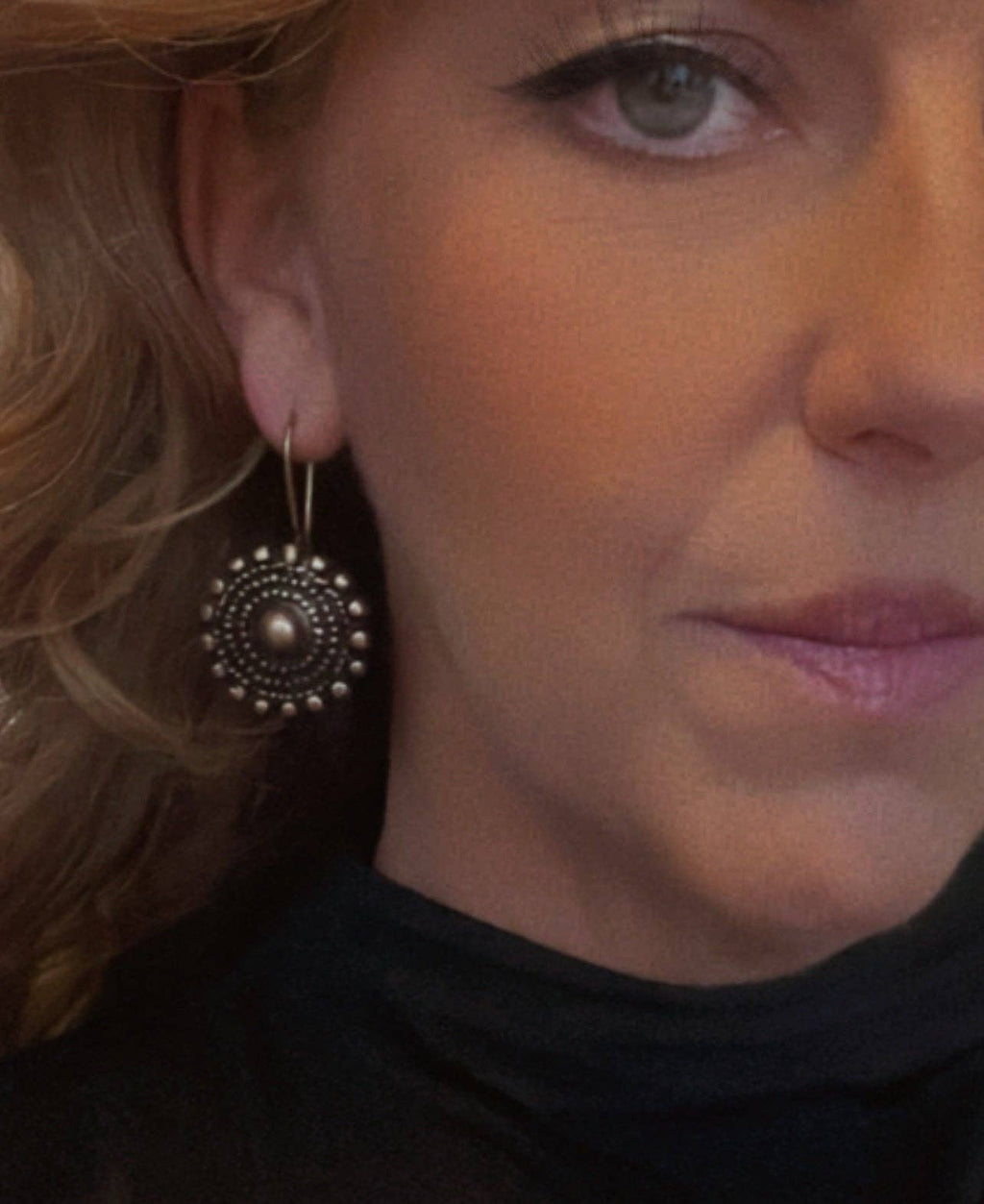 Charro earring in gold zamnak. Hook closure