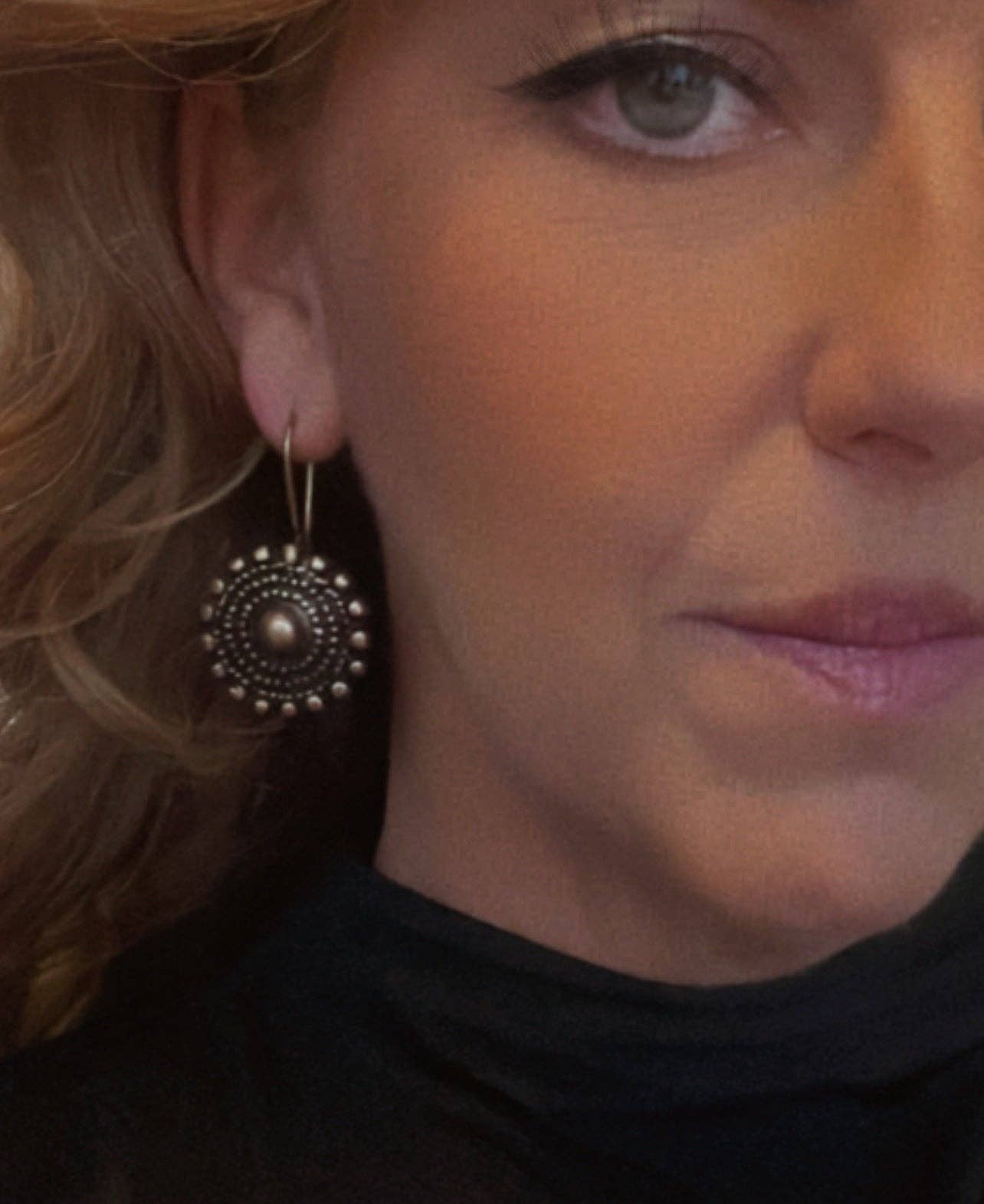 Charro earring in gold zamnak. Hook closure