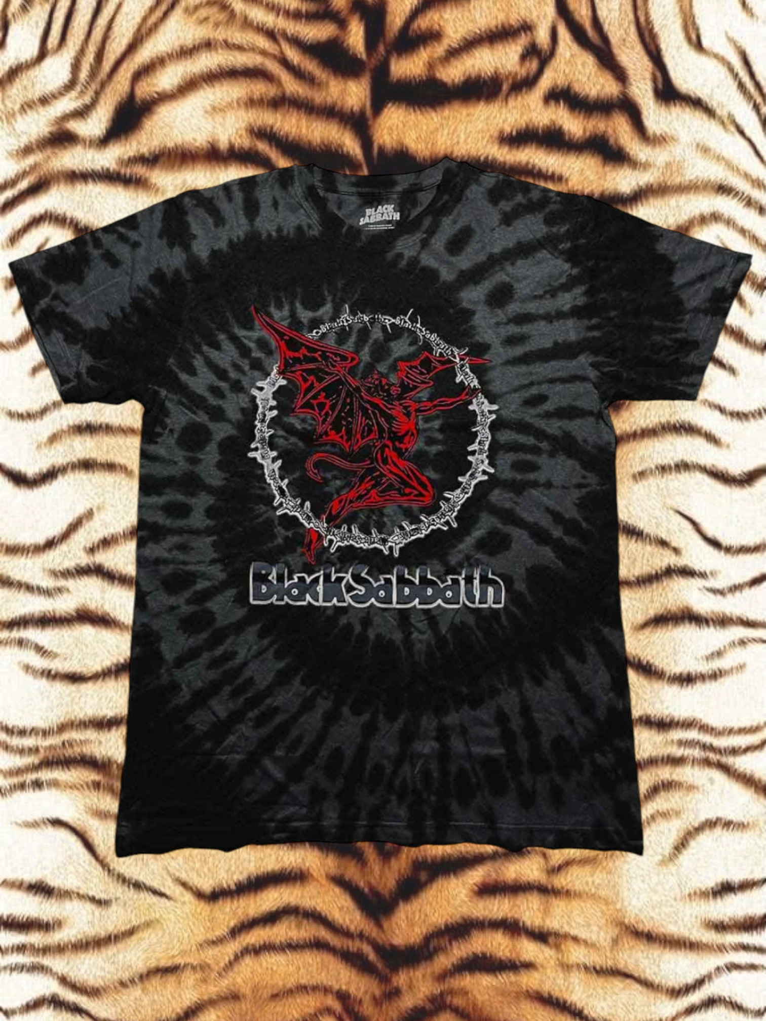 Camiseta unisex Black Sabbath: Red Henry (negra) (Wash Collection)