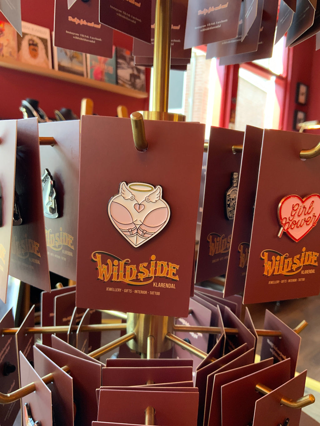 Angel wings Heart Pin