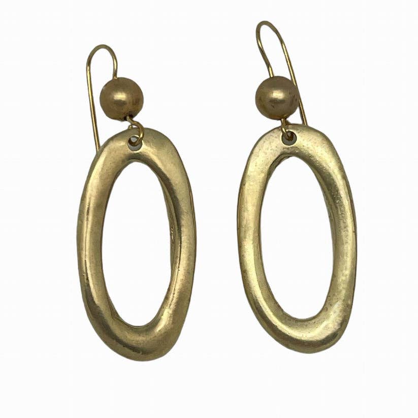 Earrings with hook and oval pendant in gold