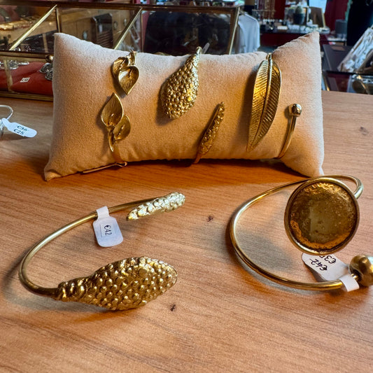 Gehamerde moon armband Goud