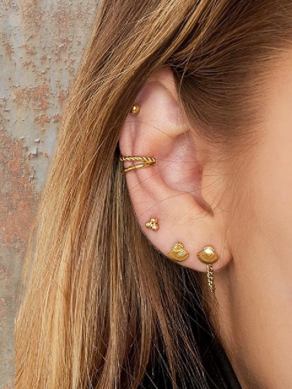 WILDSIDE gold double ear cuff with twisted detail, no piercing needed. Timeless statement jewelry.