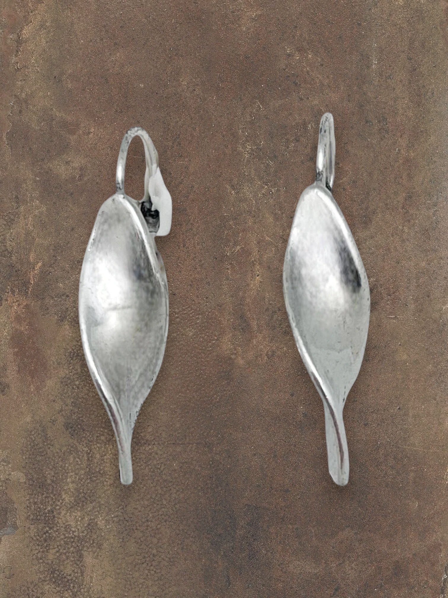 Propeller earring in silver plated crossbow