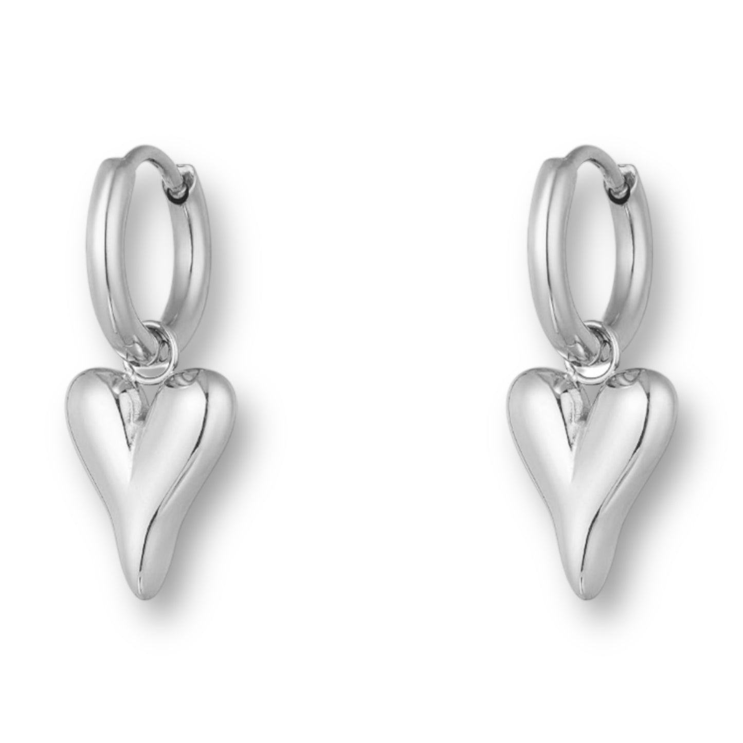 Pendientes de plata con corazón.