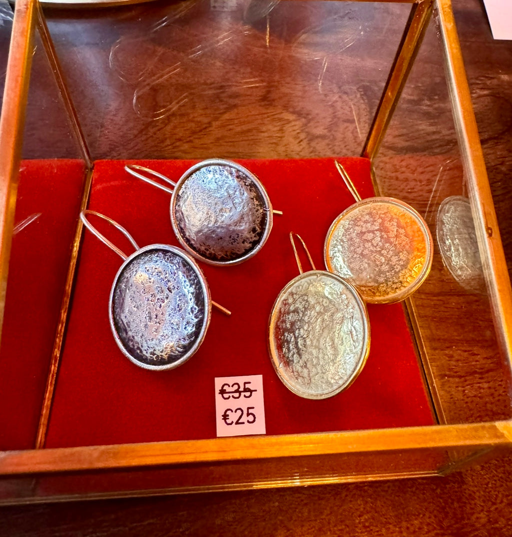 Pendiente gancho disco plateado bañado en plata