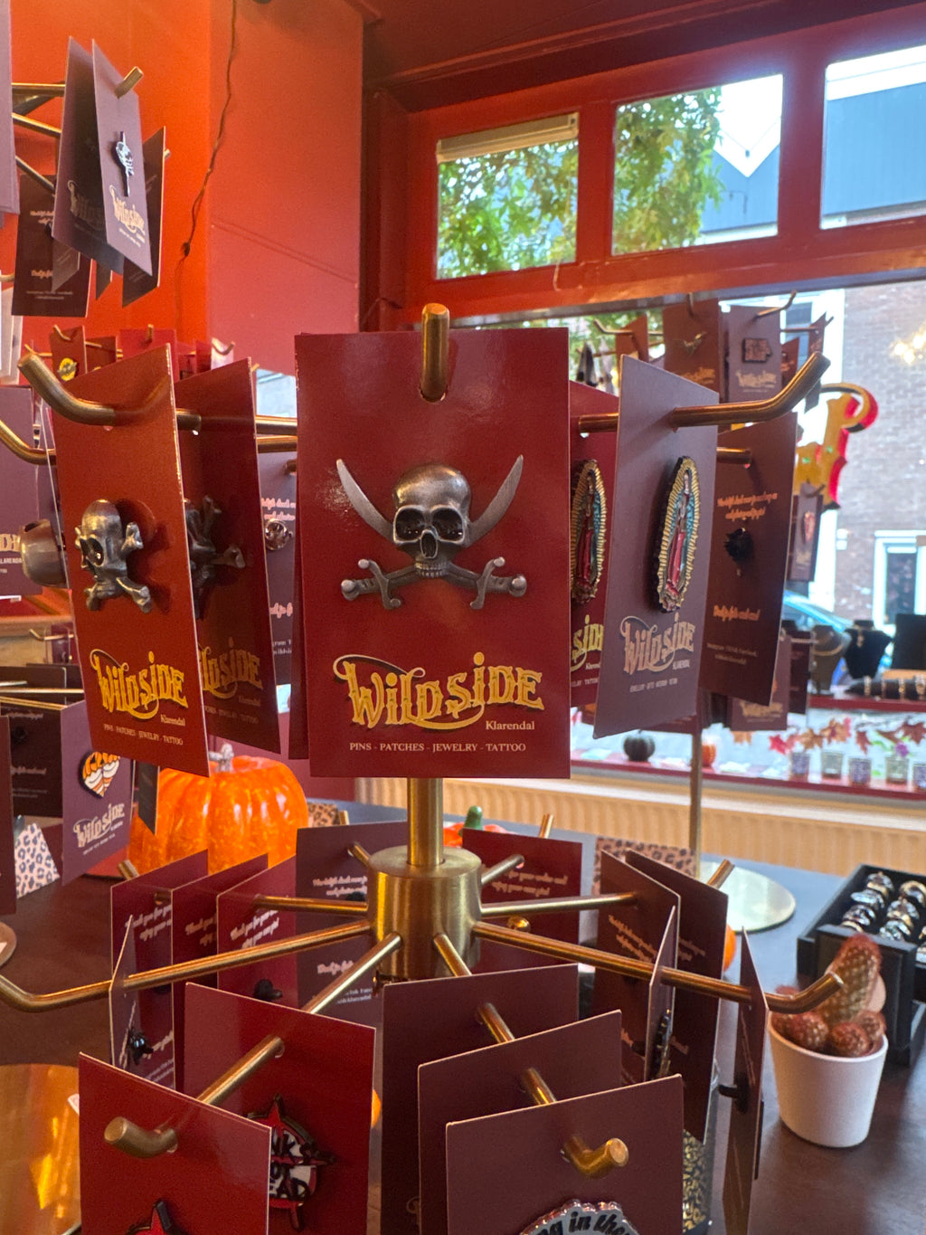 Pirate Skull Crossbones Pin