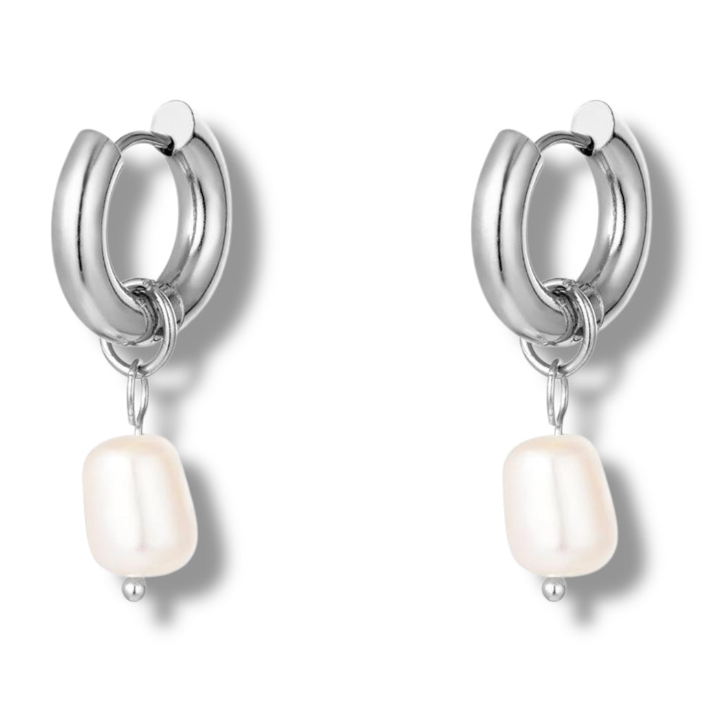 Zilveren oorringen met parel hanger