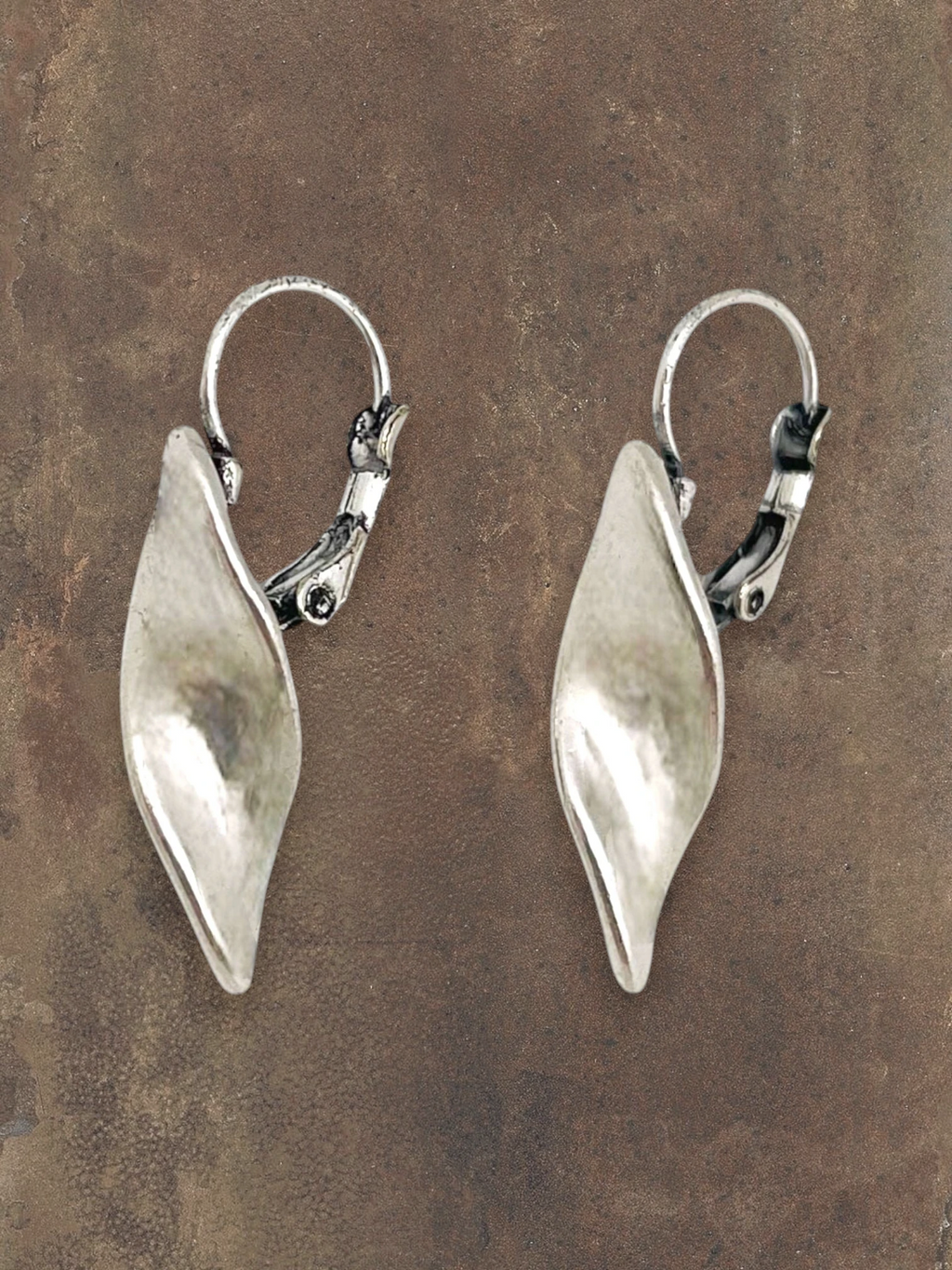 Propeller earring in silver plated crossbow