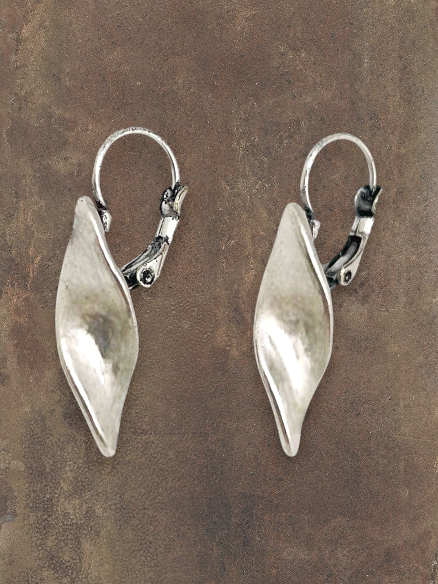 Propeller earring in silver plated crossbow