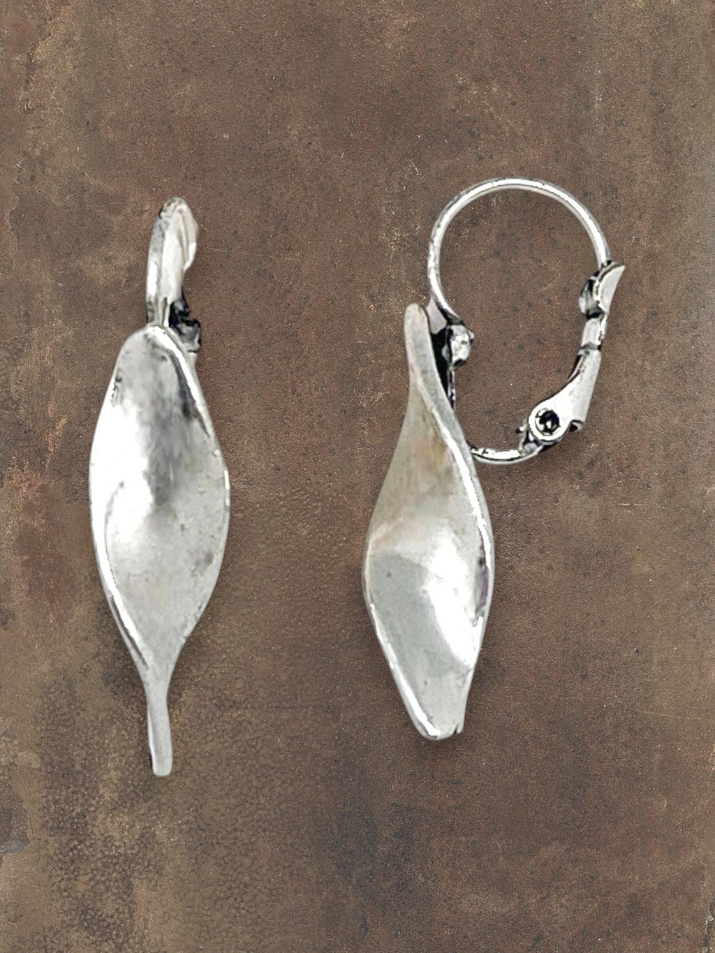 Propeller earring in silver plated crossbow