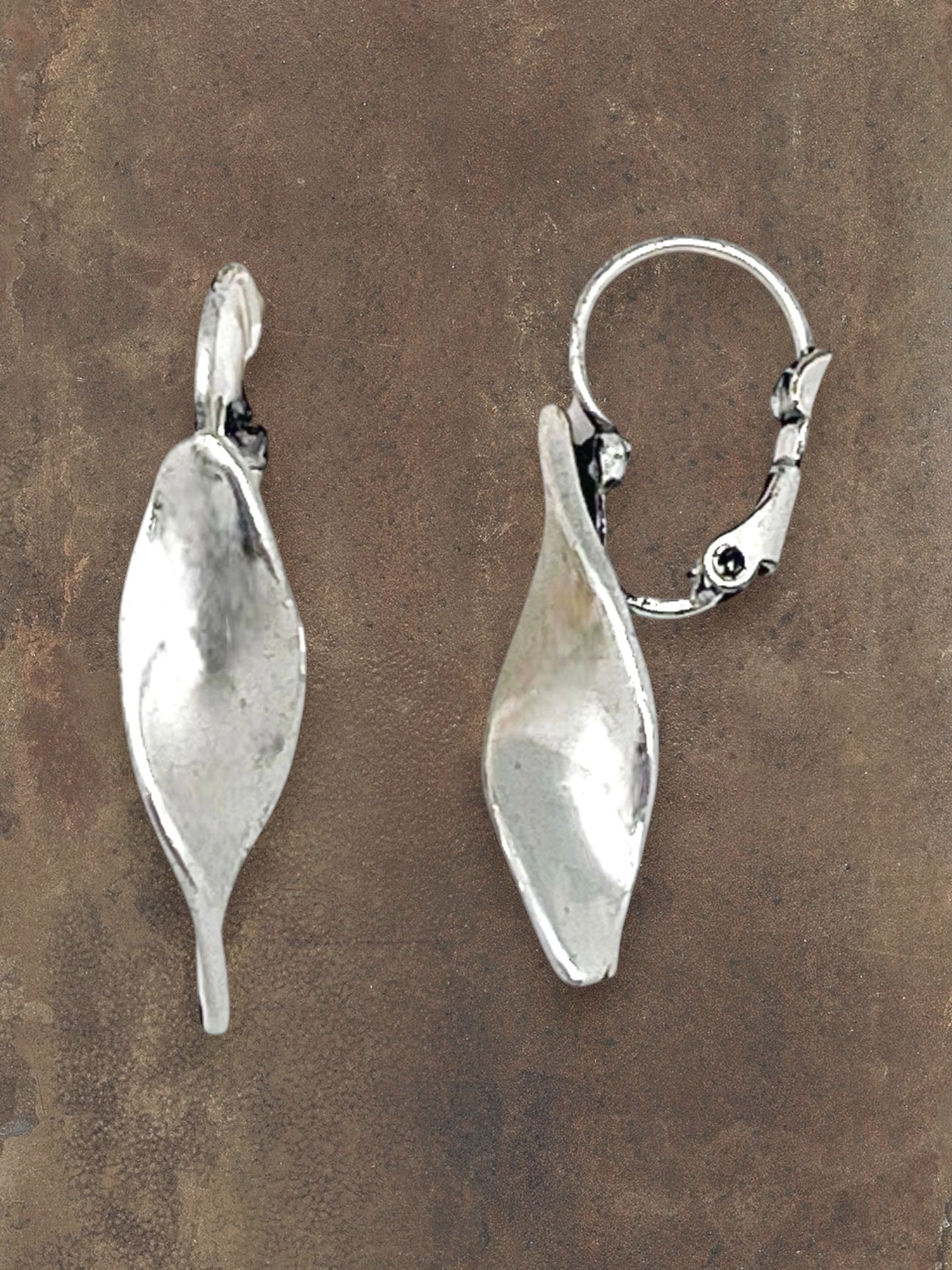 Propeller earring in silver plated crossbow