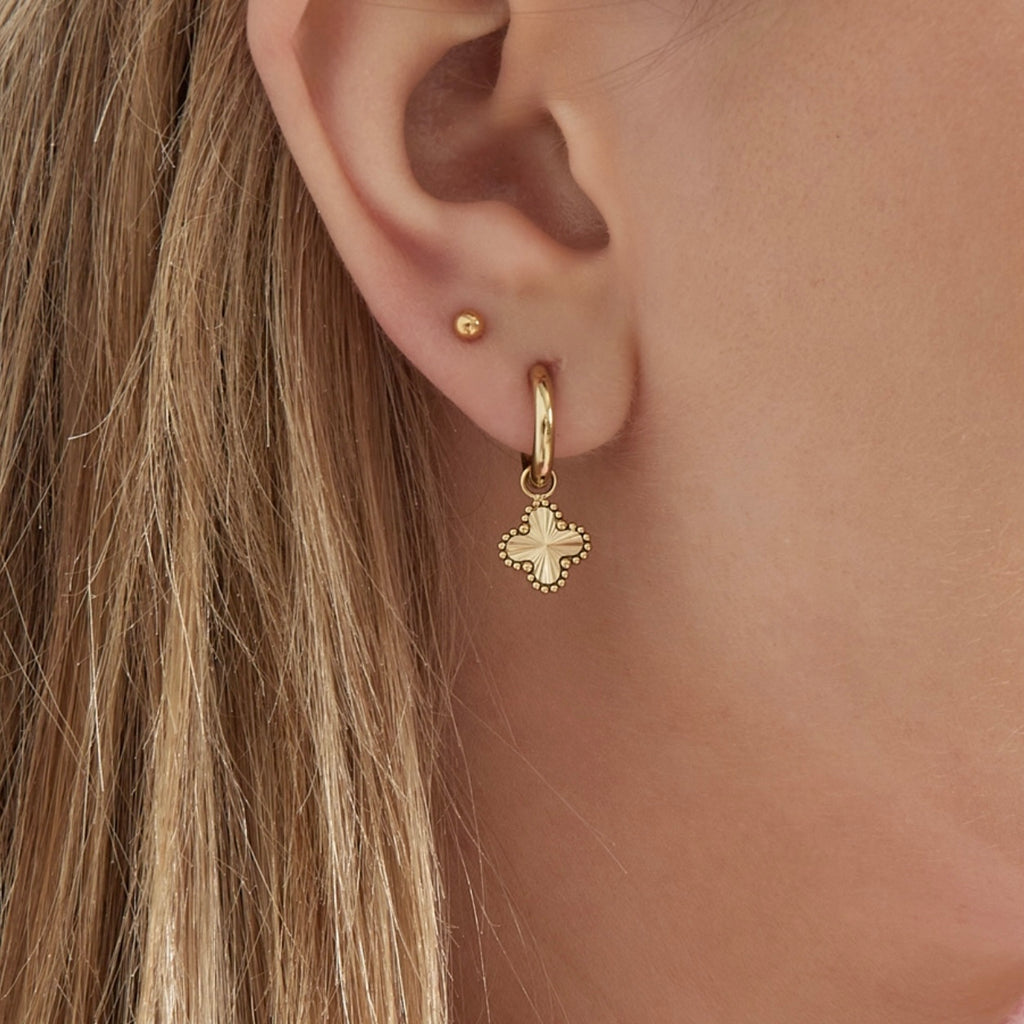 Silver earrings with clover pendant