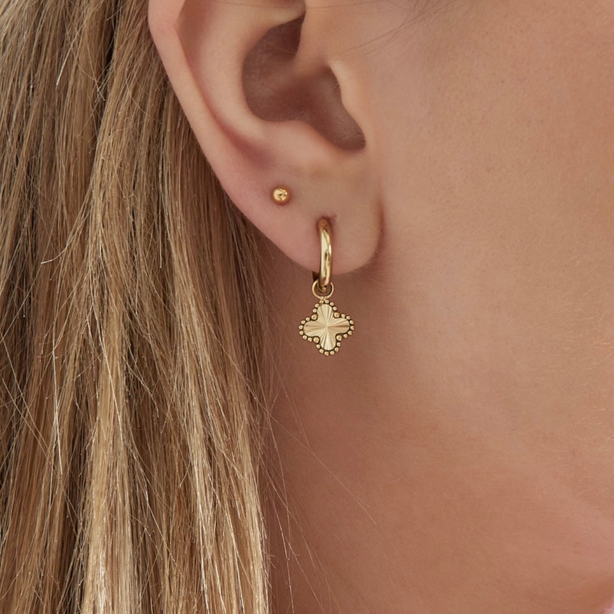 Silver earrings with clover pendant