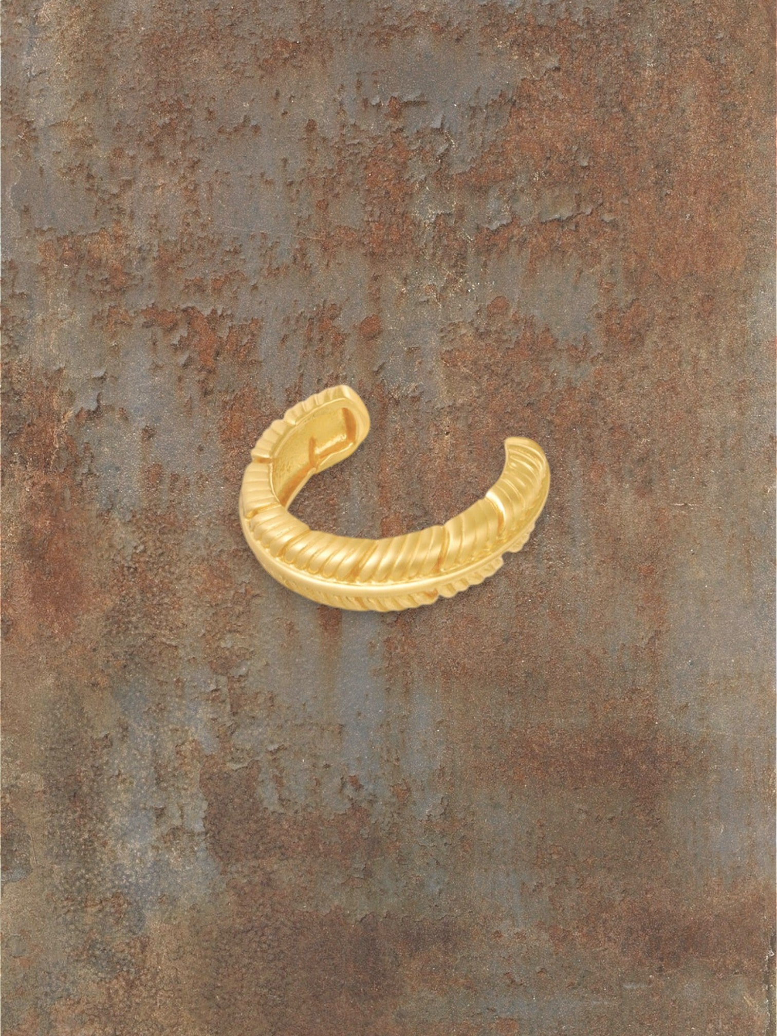 Ear cuff gold