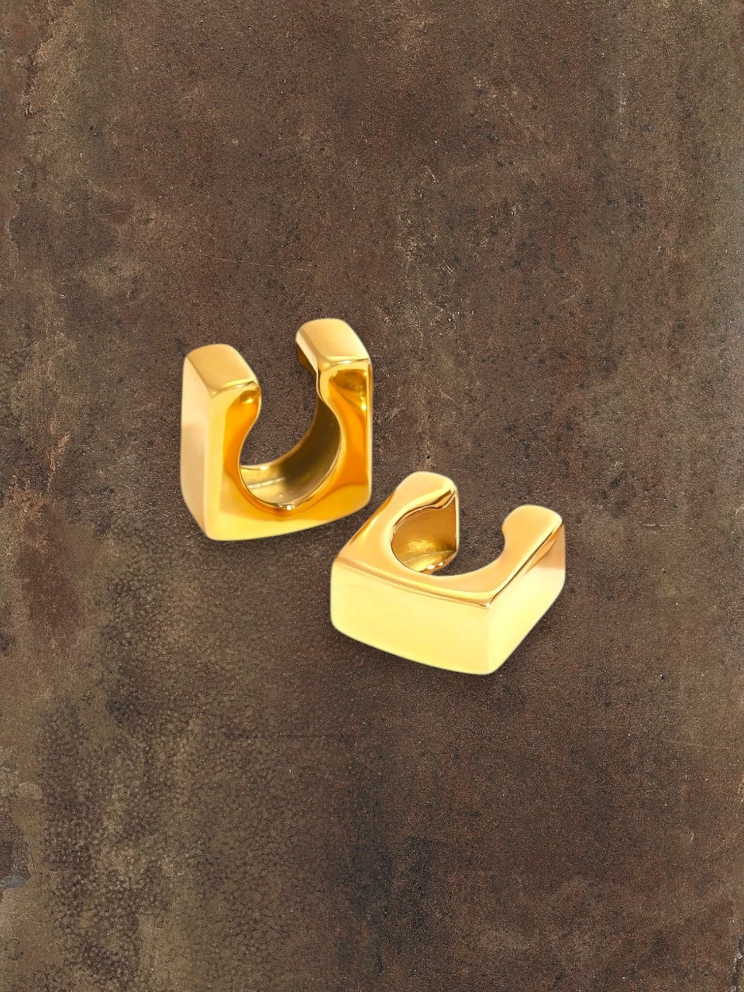 WILDSIDE statement gold ear cuff, no piercing needed, timeless design for any occasion.